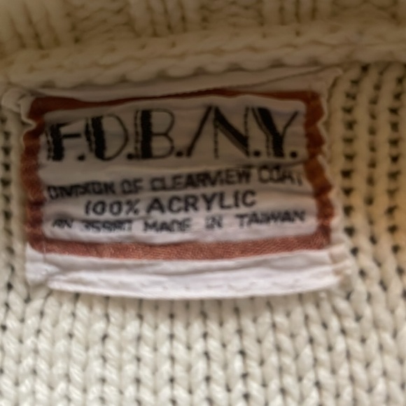 Beautiful woman’s sweater size medium - Picture 4 of 4